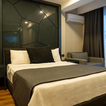 Lucky Monkey Midi Hotel *